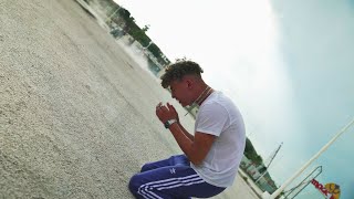 LVZ  Malade Clip Officiel [upl. by Frick352]