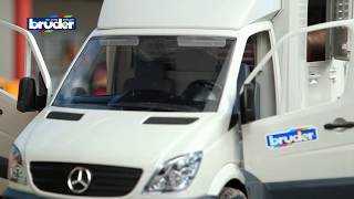 MercedesBenz Sprinter Pferdetransporter  02533  BRUDER Spielwaren [upl. by Waine]